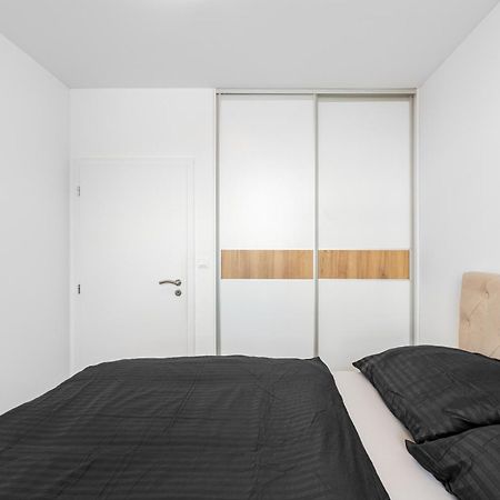Leo Apartment - Ac & Free Parking Bratislava Eksteriør billede
