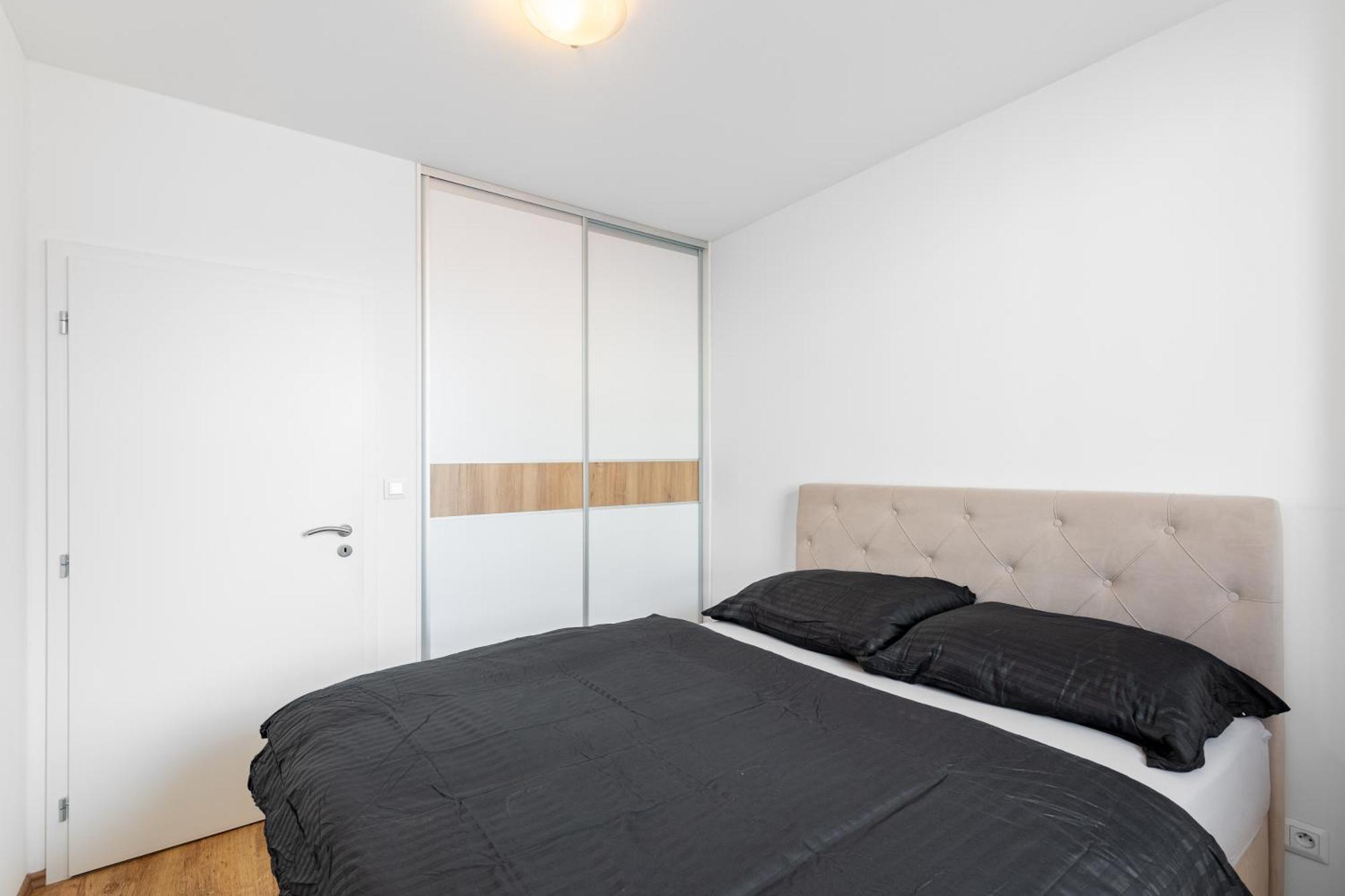 Leo Apartment - Ac & Free Parking Bratislava Eksteriør billede