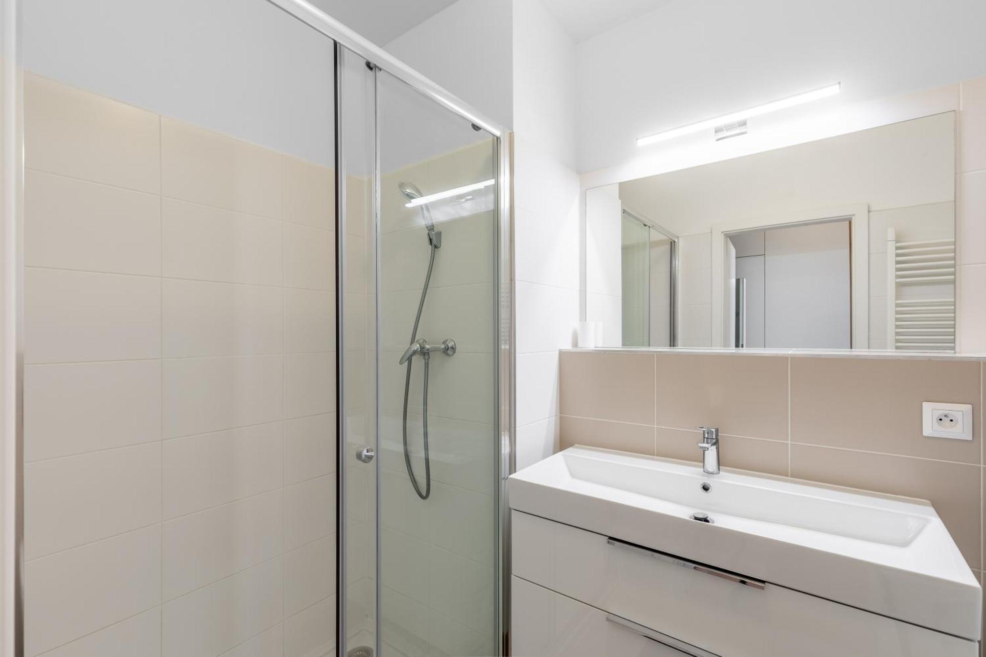 Leo Apartment - Ac & Free Parking Bratislava Eksteriør billede