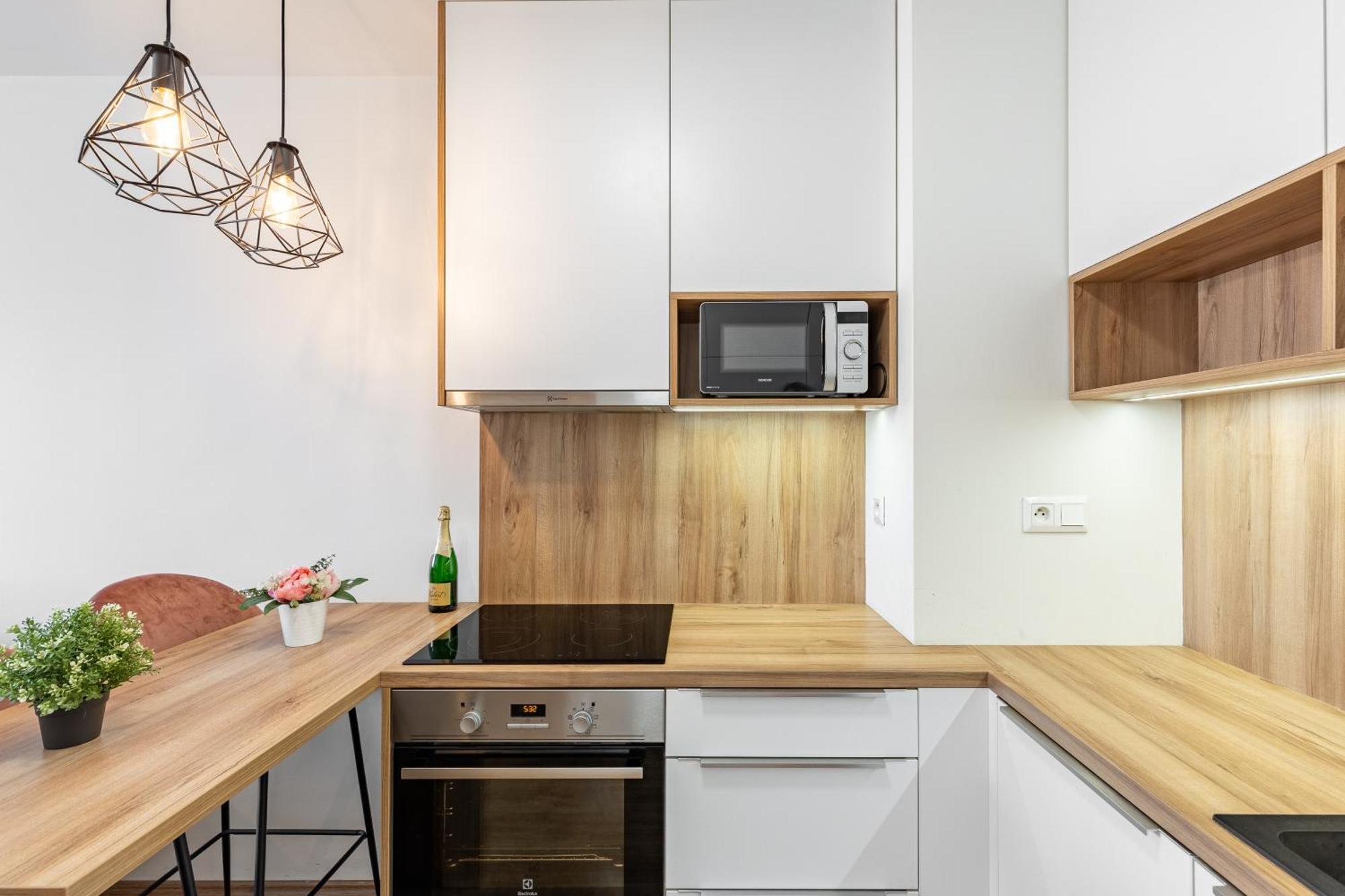 Leo Apartment - Ac & Free Parking Bratislava Eksteriør billede