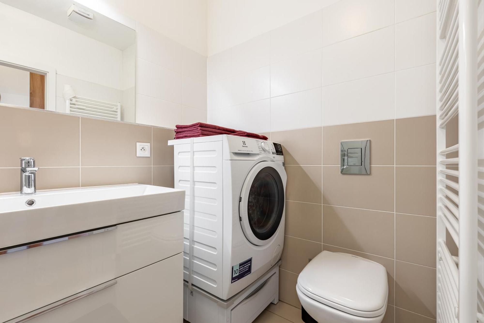 Leo Apartment - Ac & Free Parking Bratislava Eksteriør billede