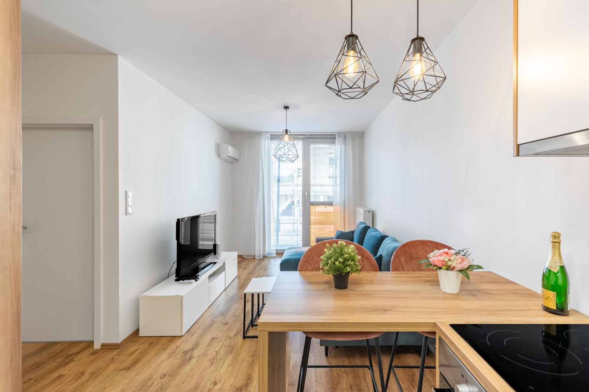 Leo Apartment - Ac & Free Parking Bratislava Eksteriør billede