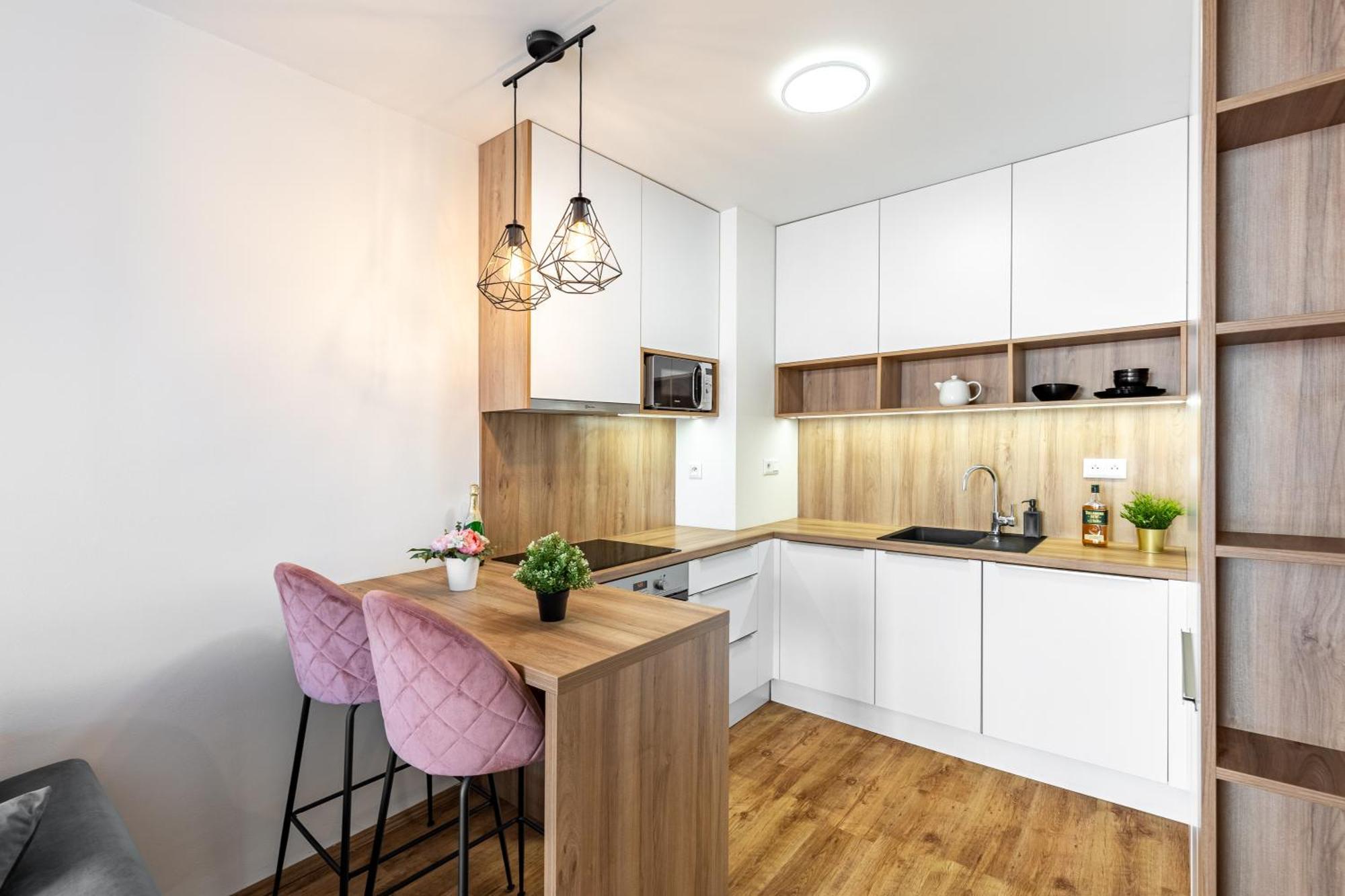 Leo Apartment - Ac & Free Parking Bratislava Eksteriør billede