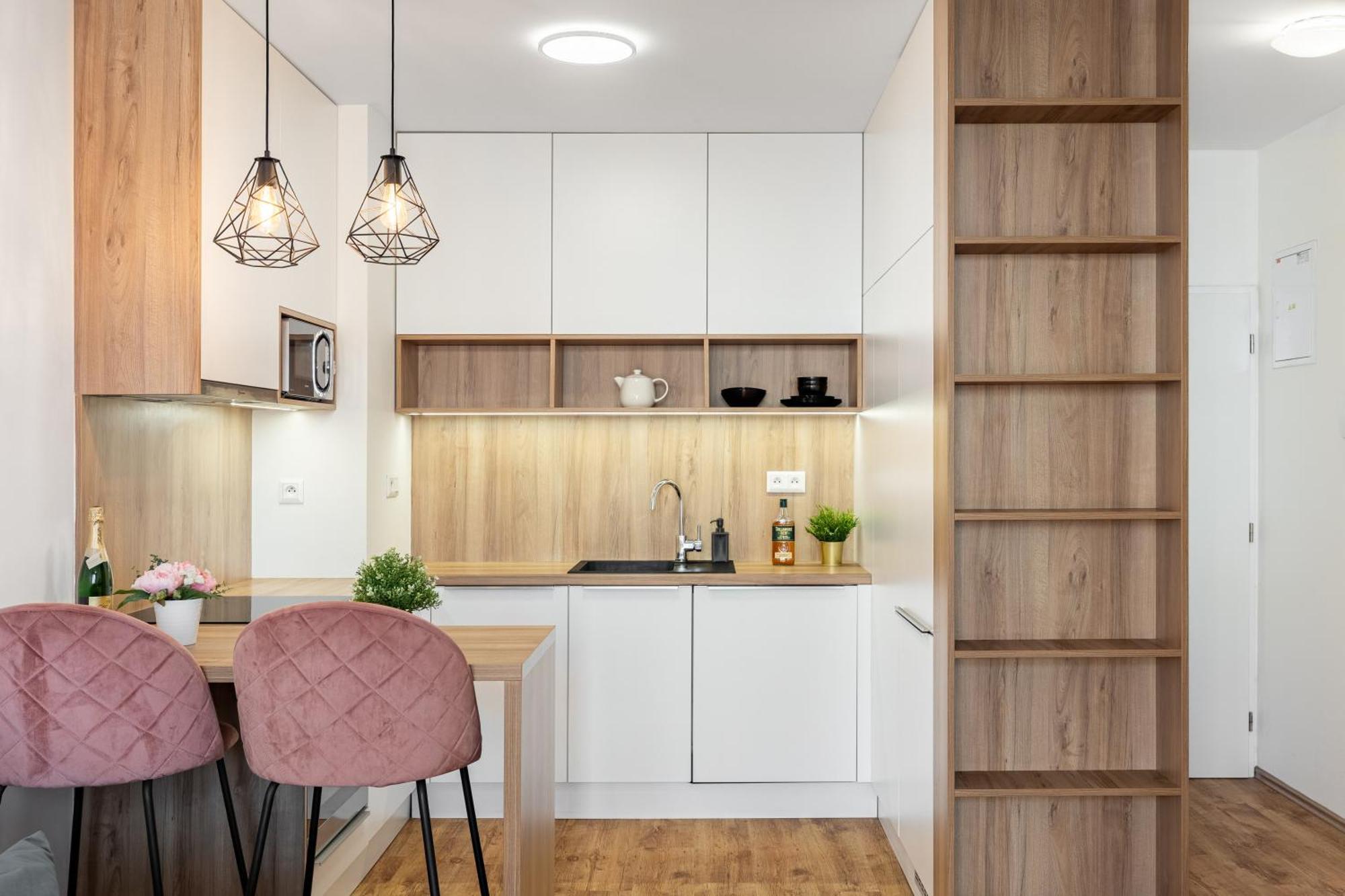 Leo Apartment - Ac & Free Parking Bratislava Eksteriør billede