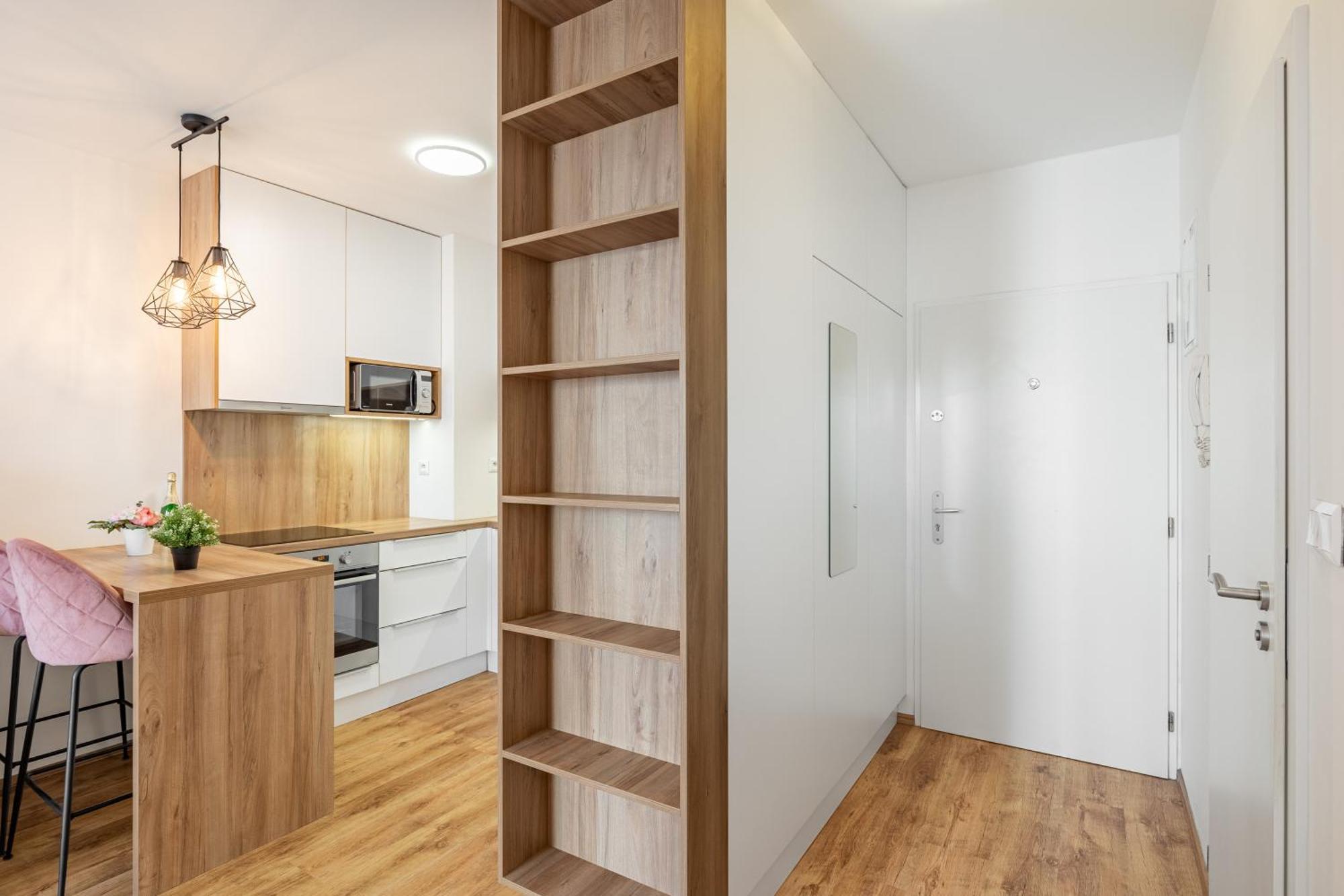 Leo Apartment - Ac & Free Parking Bratislava Eksteriør billede
